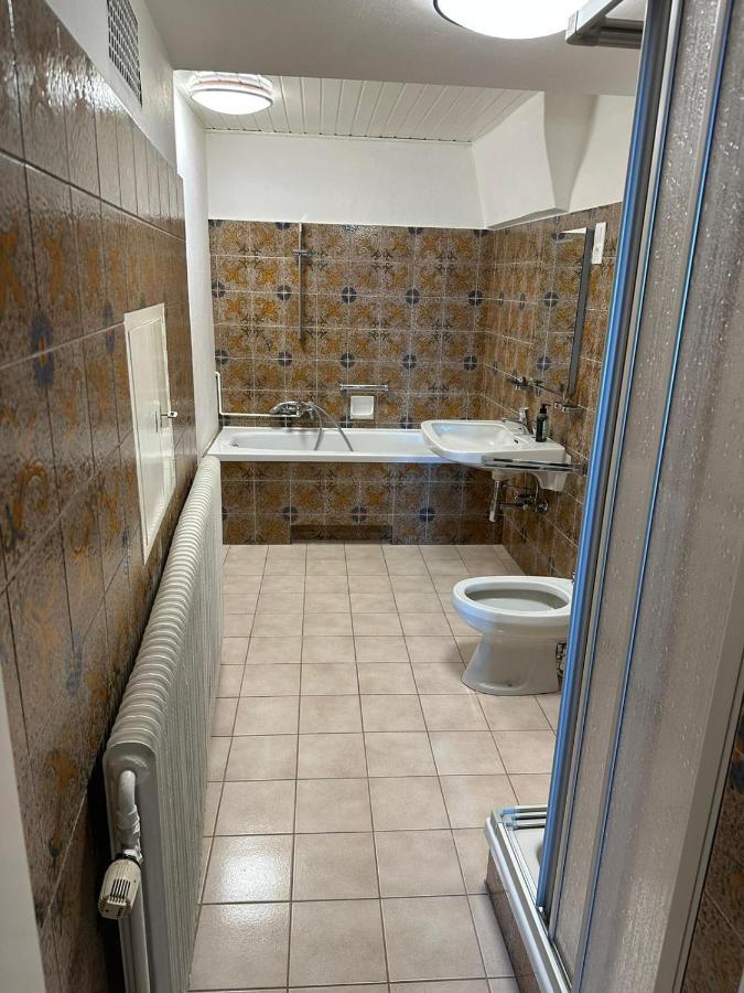 Central Plaza Great Apartment 4 Bedroom 3 Bathroom Bruckneudorf Exterior photo