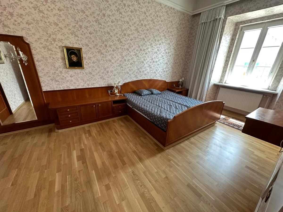 Central Plaza Great Apartment 4 Bedroom 3 Bathroom Bruckneudorf Exterior photo